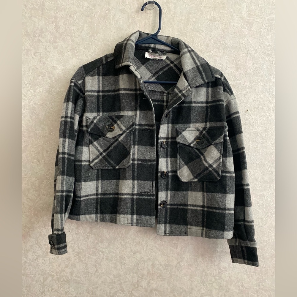 Hippie Rose women's extra small plaid cropped shacket